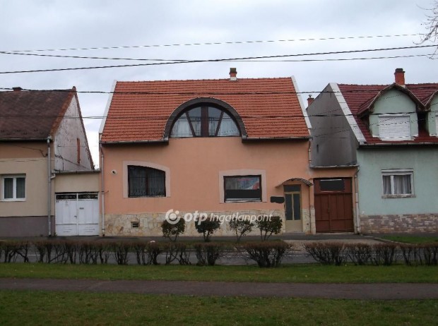 206 nm-es h�z elad� Gy�ngy�s