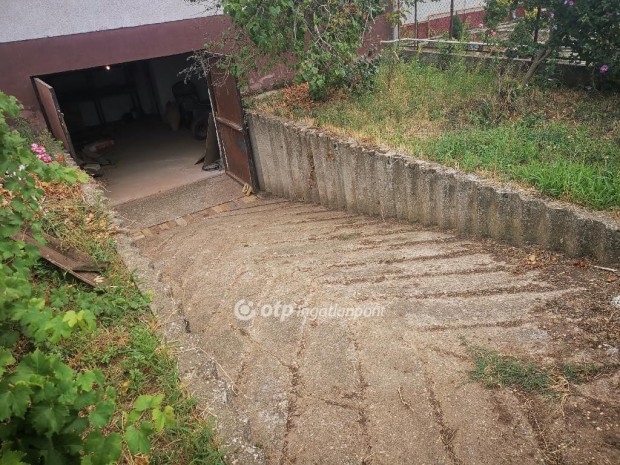 208 nm-es h�z elad� Dunaharaszti