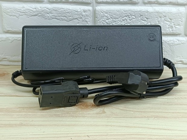 20A 8S 29.2V LiFe Po 3.65V akkutöltő E-bike elektromos autó moped tölt