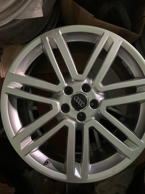 20 Gyari Audi A5 A6 A7 A8 Q7 Alufelni garnitura 5x112