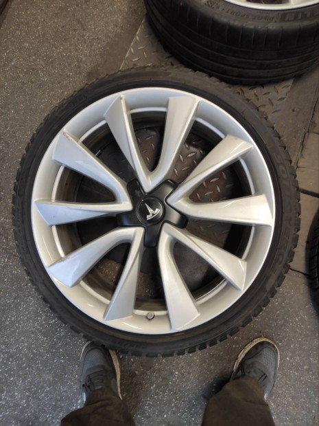 20" 20 5x114,3 Tesla model3 235/35r20 486eft/4db