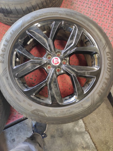 20" 20 Jaguár F-pace gyári kerék garnitúra nyári gumival 430eft/4db