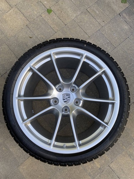 20" Porsche 911-991 Carrera S3 gyári kerék szett, téli gumikkal