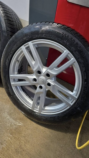 20 colos VW Amarok alufelni gumikkal 20 col 5x120