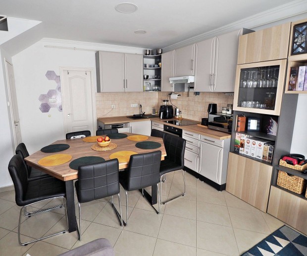 20 ker Cs�nyi utc�ban 69 m2 1+2 szob�s kertkapcsolatos lak�s elad�