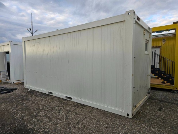 20 lábas szaniterkonténer, szigetelt wc és zuhany szaniter konténer