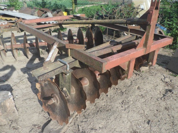 20 leveles mg.-i függesztett tárcsa. 50 cm-es tárcsalapok!