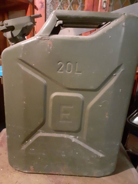 20 literes retro benzinkanna