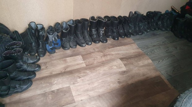 20 pár motoros csizma