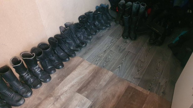 20 pár motoros csizma