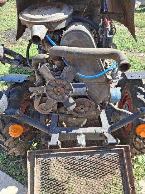 2105 lada motoros kistraktor