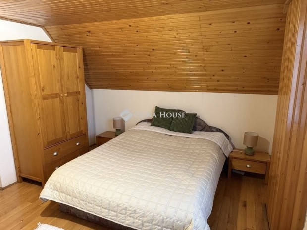 210 nm-es h�z elad� Balatonfenyves