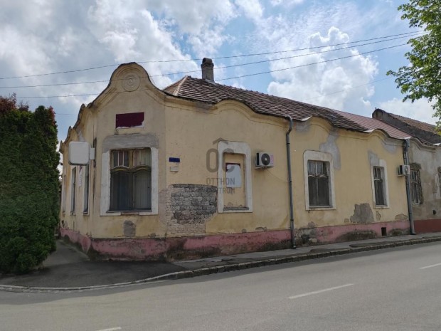 210 nm-es h�z elad� Cegl�d