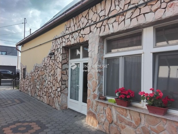 210 nm-es h�z elad� Debrecen