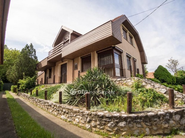 210 nm-es h�z elad� Hajd�szoboszl�