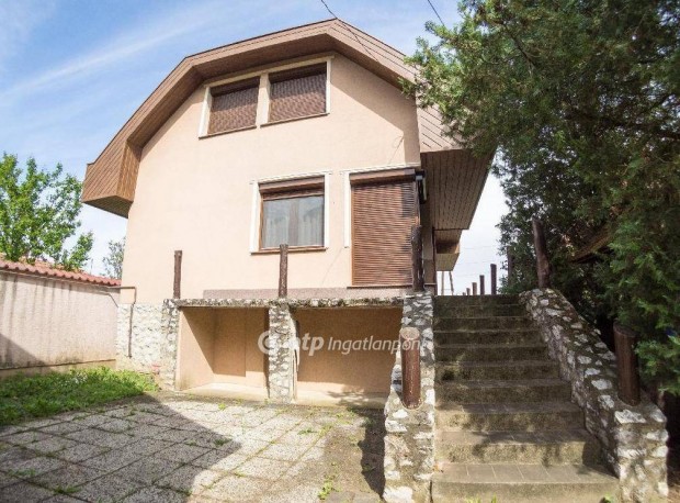 210 nm-es h�z elad� Hajd�szoboszl� #4797370