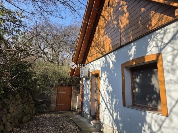 210 nm-es h�z elad� Le�nyfalu