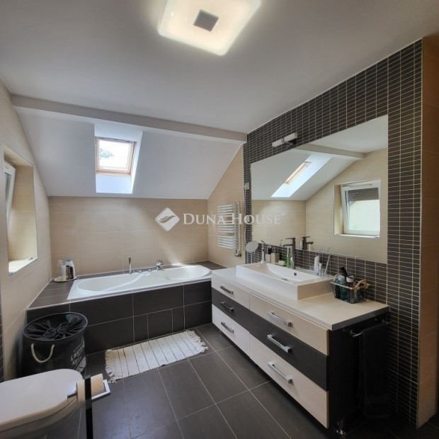 210 nm-es h�z elad� Szeged