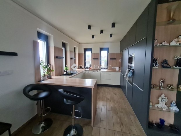 211 nm-es h�z elad� Si�fok