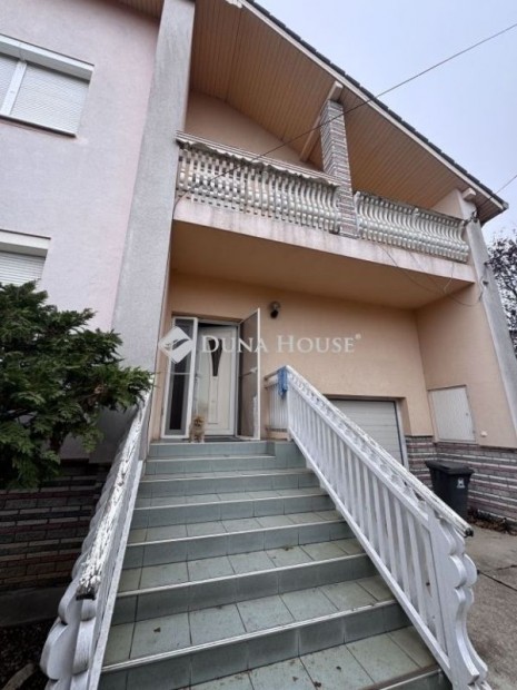 211 nm-es h�z elad� Vecs�s