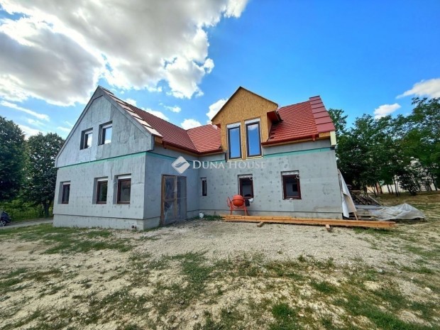 214 nm-es h�z elad� V�rtesacsa