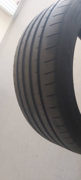 215/40 R17 Good year(1db)