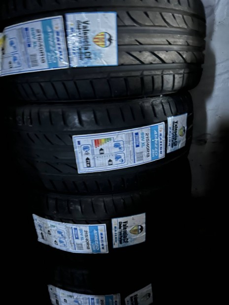 215/40 R18 Sailun j