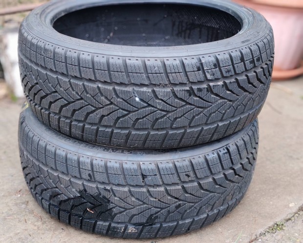 215/40 R18 n�gy�vszakos gumi 2 db