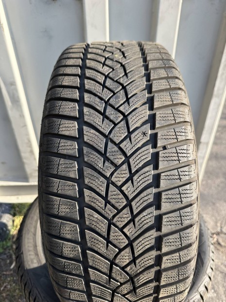 215/45R17 Goodyear tli gumi 215/45r17