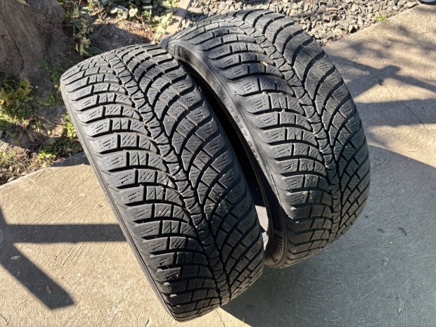 215/45R17 Kumho téli gumi 2db
