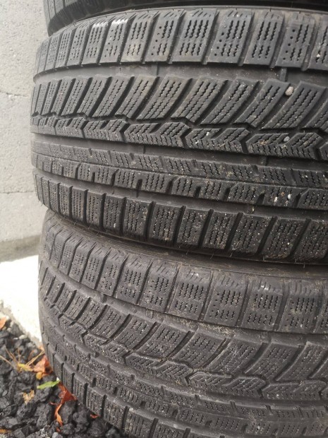 215/45R17 tligumik