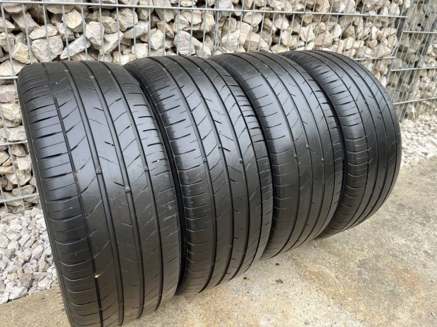 215/45 R16 Kumho nyri gumik