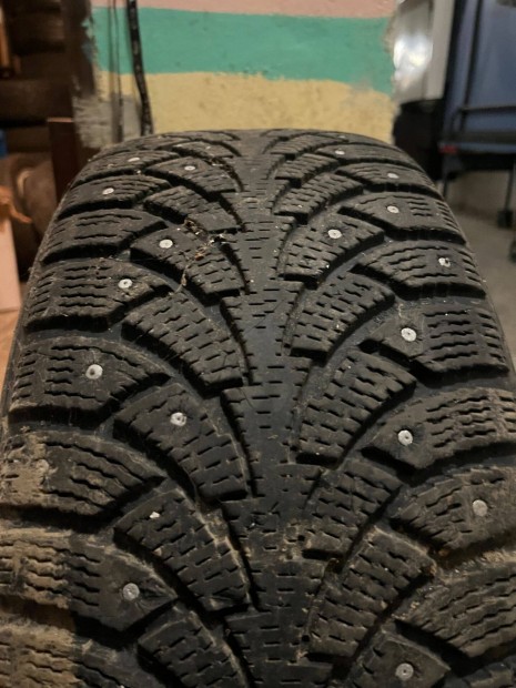215 45 R17 Nokian Hakkapelitta szöges gumi 215/45 R17 4db