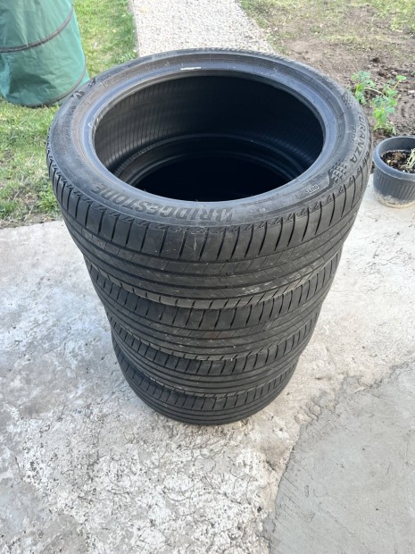 215/45 R17 Ny�rigumi garnit�ra elad�!