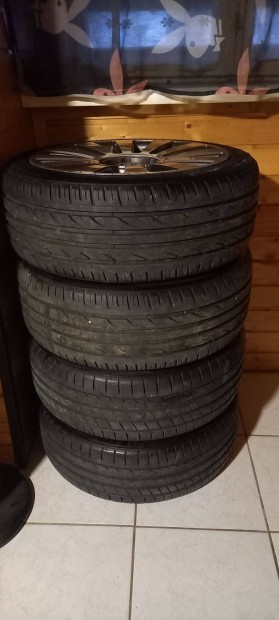 215/45 R17 nyri gumik