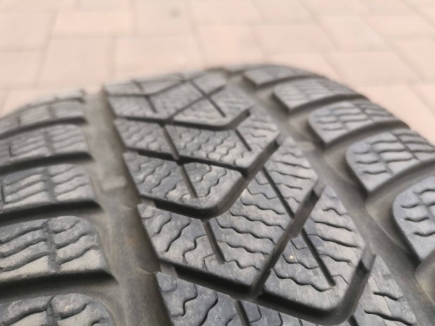 215/45r16 Pirelli scottozero 3 tligumik