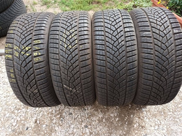215/45r18 Goodyear használt téligumi 4db nagyon szép