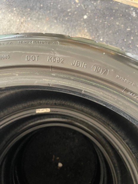 215/45r19 nyrigumi elad