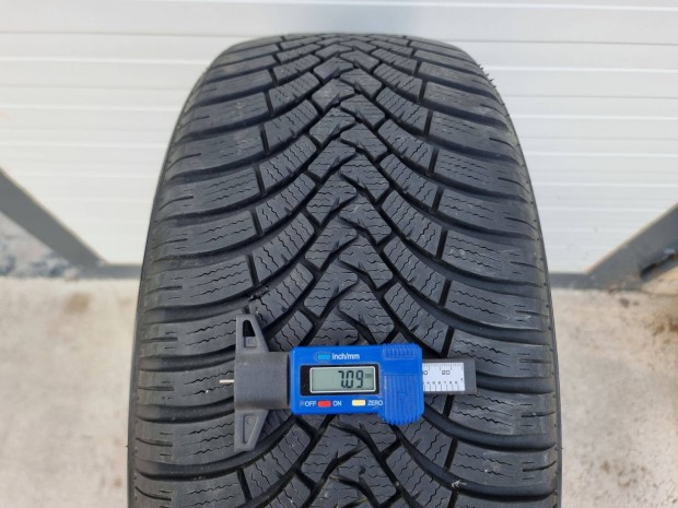 215/50R17 Falken téli garnitúra szinte újszerű állapotban eladó!