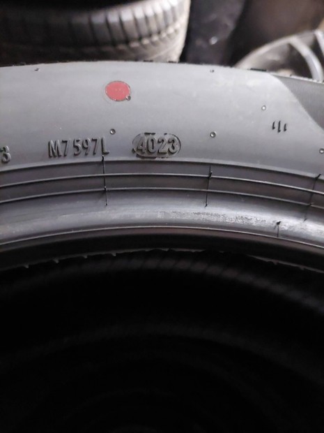 215 50 R18 Pirelli nyrigumi j 4 db