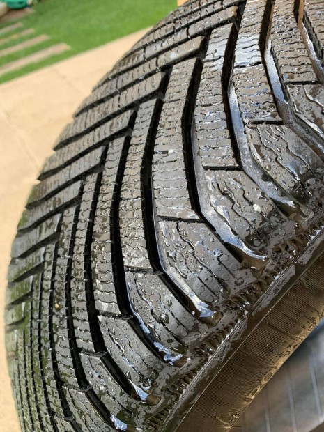 215/50 R19 j tli gumi