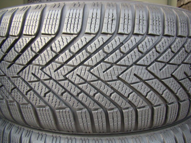 215/50 r19 Pirelli 2022-es tli gumi 215/50r19