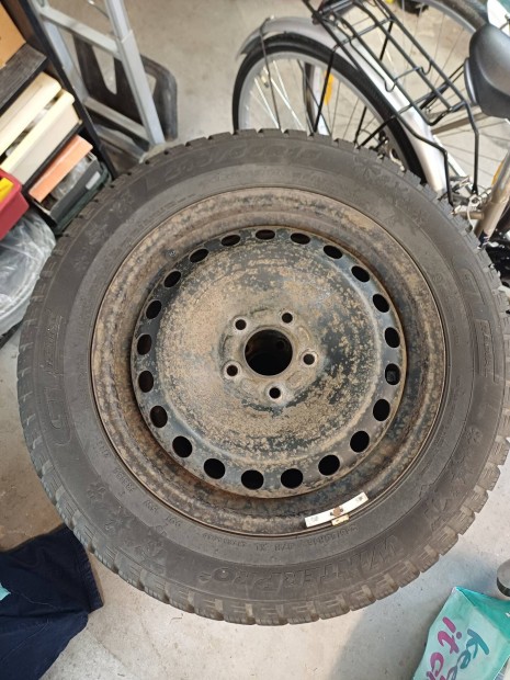 215/55R16 8mm téli gumiabroncs garnitúra lemezfelnin