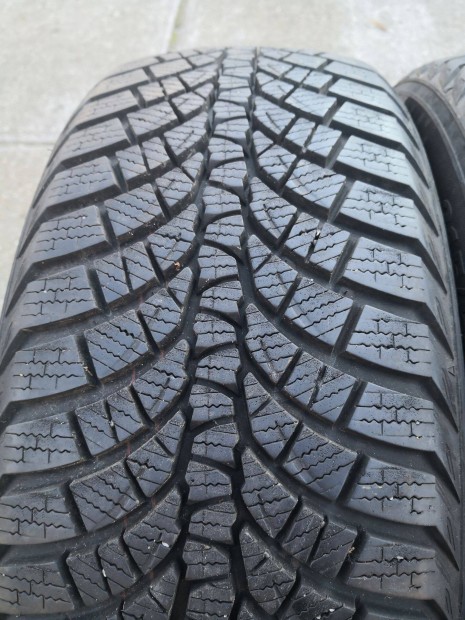 215/55R17-es Kumho tli gumi