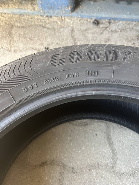 215/55R17 nyári gumi eladó
