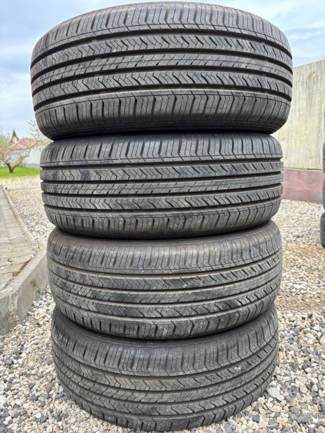 215/55 17 Maxxis bravo hp nyarigumi garnitura