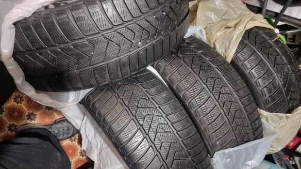 215 55 17 pirelli sottozero 3 teligumi 4db