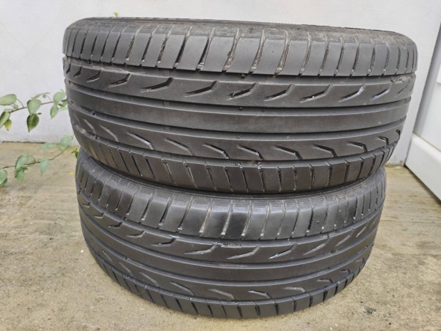 215 55 17 semperit nyári gumi 2 db