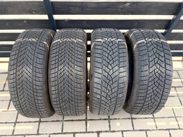 215/55 R17 98V Good Year Ultragrip t�ligumi 7,5mm 2023