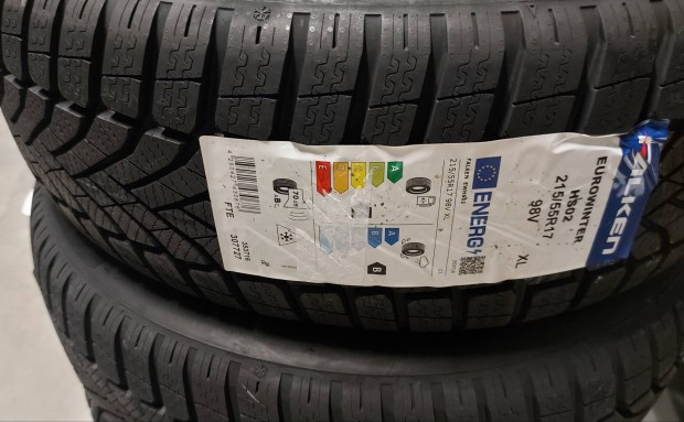 215/55 R17 Falken tligumi szett